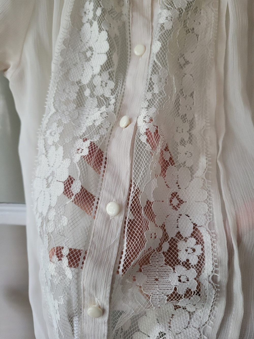 Eyelash Couture Women’s Sheer Delicate cream Top Lace Inserts Size Small Summery - Picture 7 of 13
